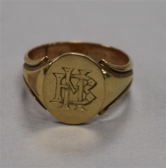 An Edwardian 18ct gold signet ring, size S.